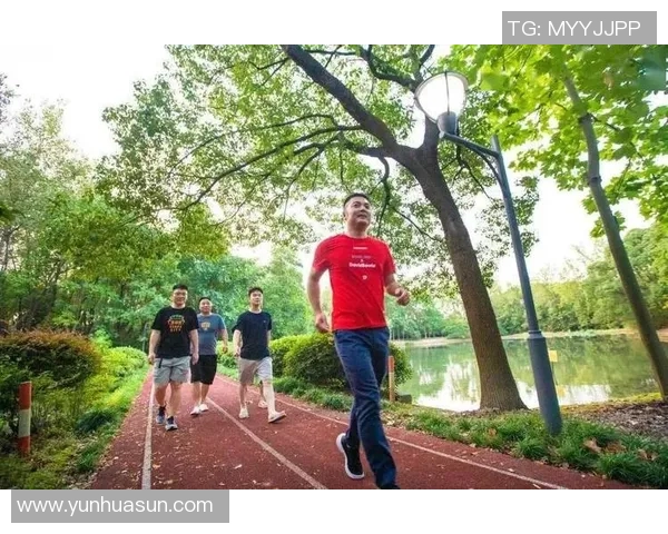 从职业赛场到乡村绿地足球明星们的乡村超越之旅